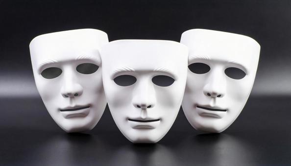 白い男性の仮面3つ01 白い男性の仮面3つ01の写真
