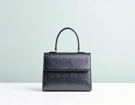 シンプルな黒いバッグ シンプルな黒いバッグの写真