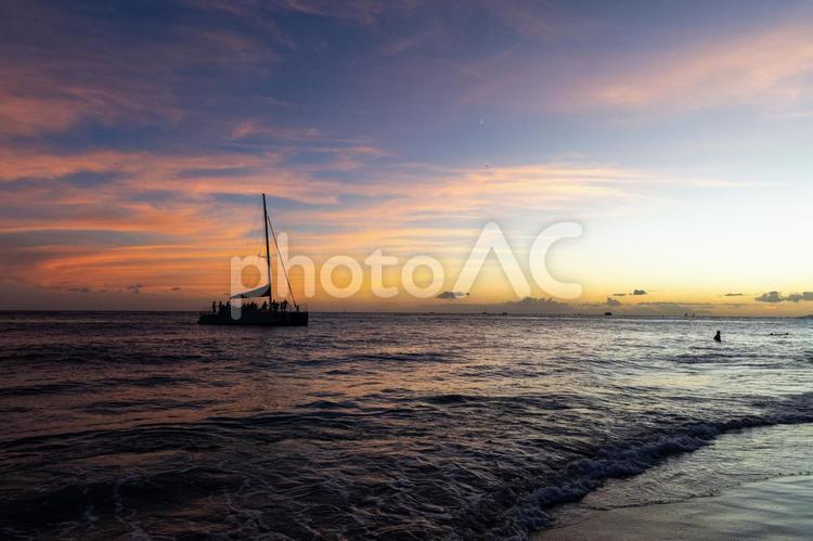ハワイの夕焼け 夕焼け,海,凪の写真素材