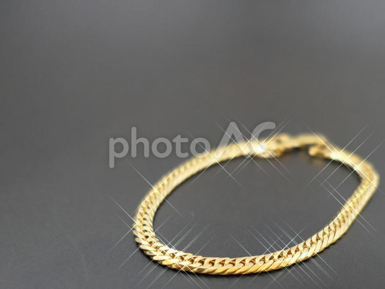 金のブレスレット3　18金　K18　貴金属　アクセサリー　イメージ　 金,貴金属,ブレスレットの写真素材