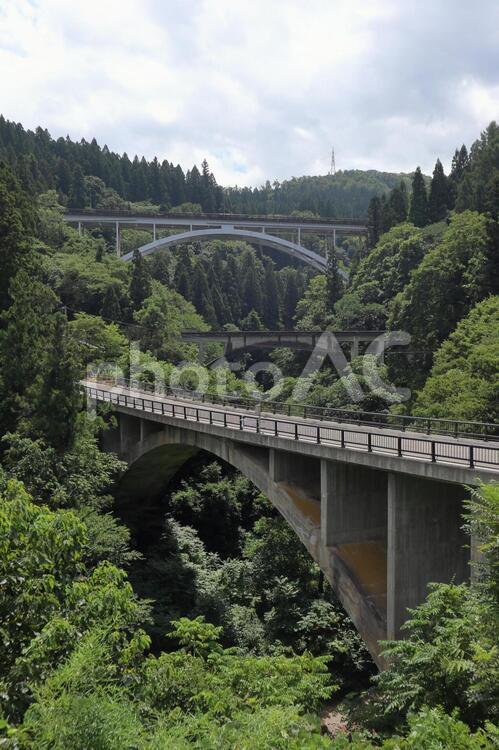アーチ橋３橋(兄)弟 アーチ橋,橋,田舎の写真素材