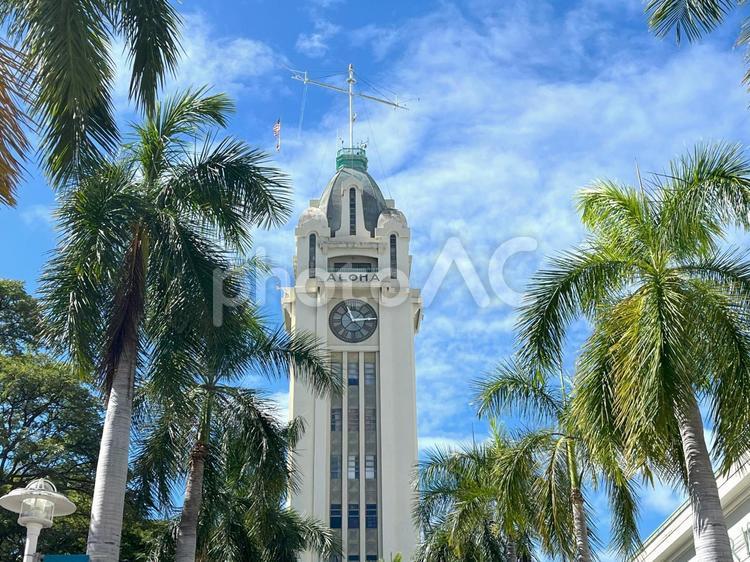 夏休みはハワイ旅行。アロハタワーと青空 アロハタワー,ハワイ,ハワイ旅行の写真素材