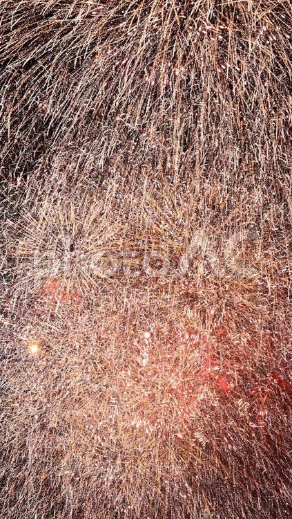 夏の夜を彩る  打ち上げ花火 花火,打ち上げ花火,夏の夜空の写真素材