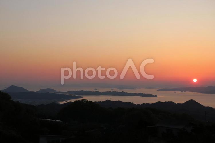 夕日と瀬戸内海 日暮れ,暁,太陽の写真素材