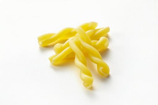 ツイスト パスタ 未調理 ツイスト パスタ 未調理の写真