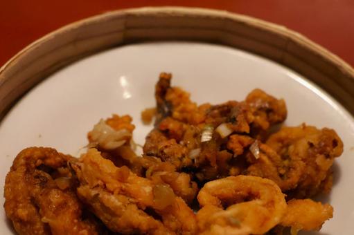 中華料理店のイカ天の香り炒め 中華料理店のイカ天の香り炒め イカ,天ぷら,香り炒めの写真素材