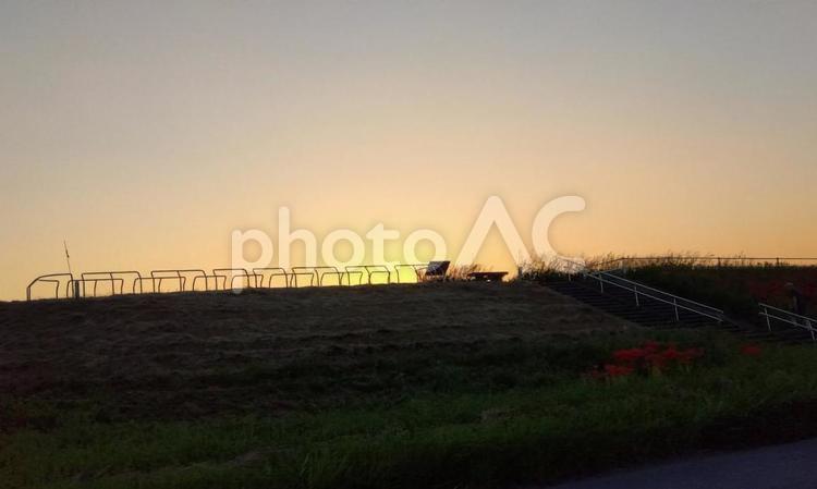 夕暮れ時のシルエット 夕方,夕暮れ,夕空の写真素材