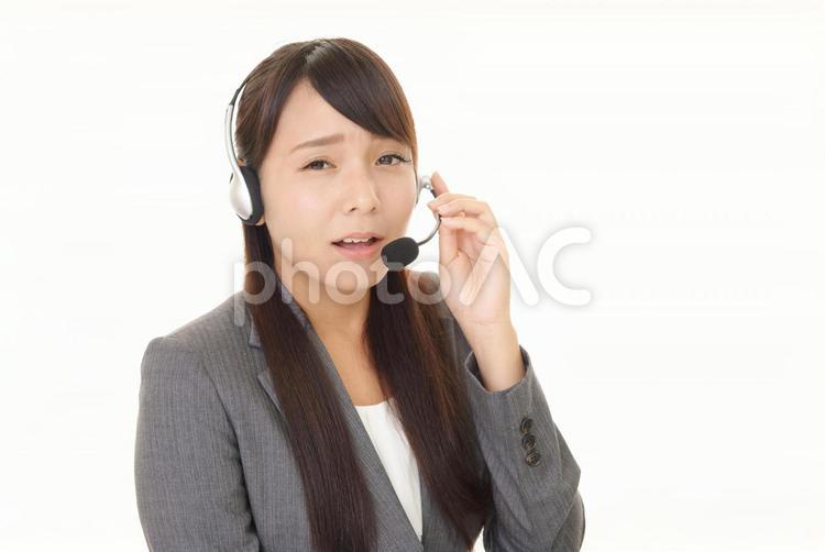 疲れた表情のオペレーター 女性,女,オペレーターの写真素材