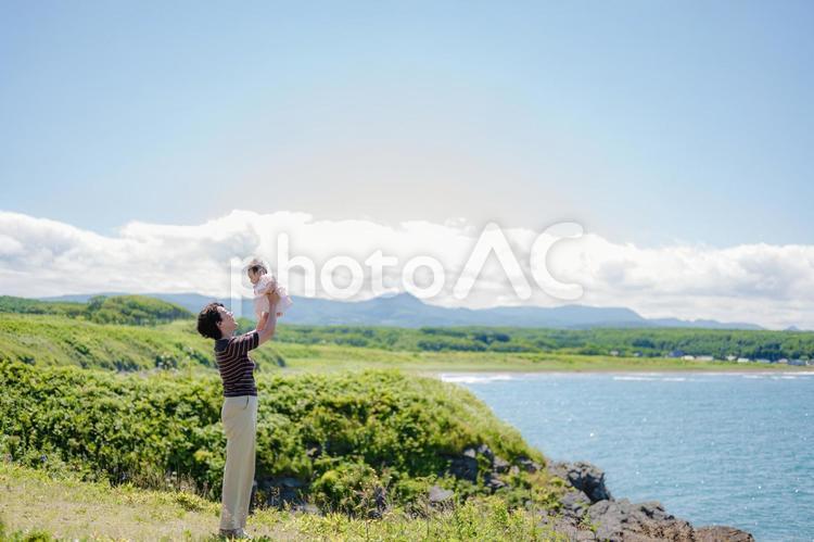 海で遊ぶ親子(その４１) 夏,海,夏休みの写真素材