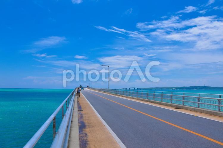 宮古島・伊良部大橋全景 伊良部大橋,宮古島,伊良部島の写真素材