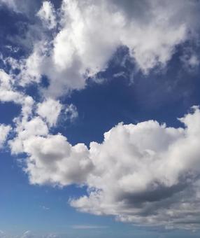 晴れの日の石垣島の空-2 晴れの日の石垣島の空-2の写真
