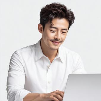 白いシャツを着てデスクワークをする男性 白いシャツを着てデスクワークをする男性の写真