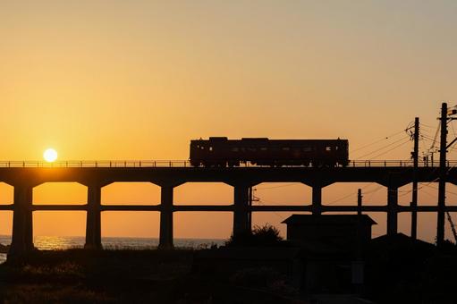 Silhouette of a train running over the Sogo River Bridge in Yamaguchi Prefecture, JPG