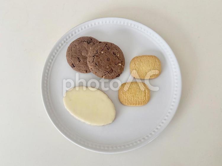 バターとマロンとホワイトチョコのクッキー バタークッキー,マロンクッキー,ホワイトチョコのクッキーの写真素材