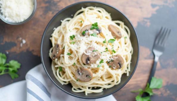 手作りパスタ・スパゲティ・俯瞰 手作りパスタ・スパゲティ・俯瞰の写真