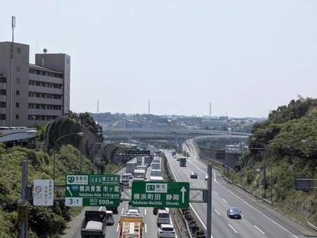 東名高速道路横浜青葉インター付近の渋滞 東名高速道路横浜青葉インター付近の渋滞の写真