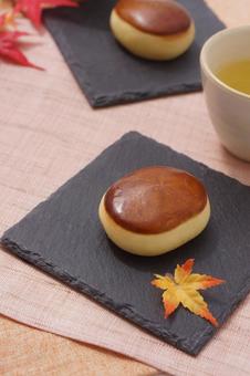 秋の和菓子 栗饅頭 秋の和菓子 栗饅頭 栗饅頭,栗まんじゅう,和菓子の写真素材