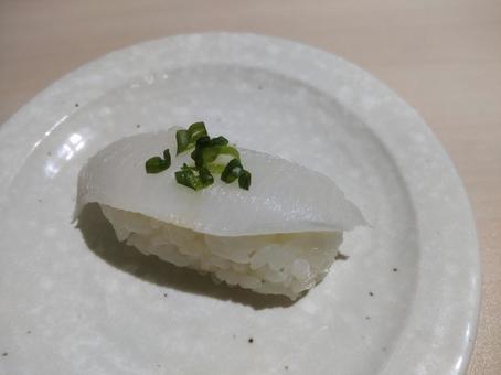 カレイエンガワのお寿司 一貫 カレイエンガワのお寿司 一貫 エンガワ,カレイエンガワ,寿司の写真素材