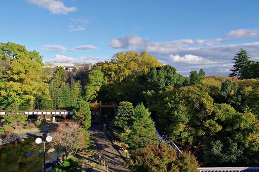 池田城天守から見下ろす庭園 池田城天守から見下ろす庭園 池田城跡公園,芝生広場,庭園の写真素材