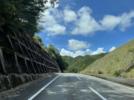 青空の下の夏の道  青空の下の夏の道  空,雲,夏の空の写真素材