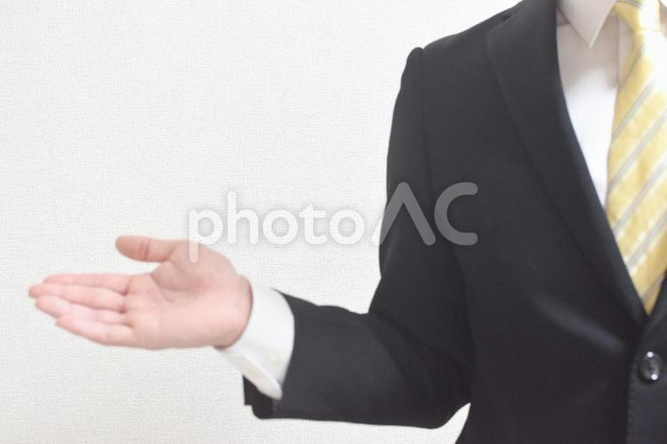 紹介する新社会人のイメージ② 紹介,どうぞ,案内の写真素材