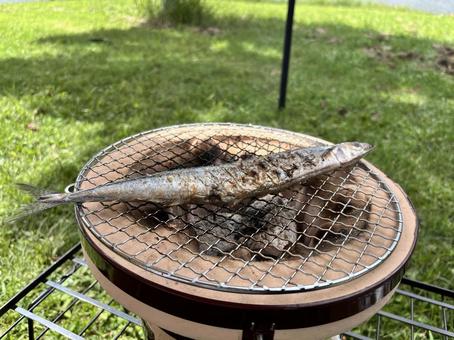 七輪で秋刀魚 七輪で秋刀魚の写真