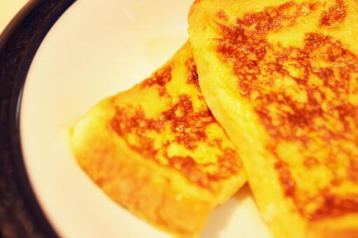 お皿にのせたフレンチトースト フレンチトースト,朝食,ブランチの写真素材