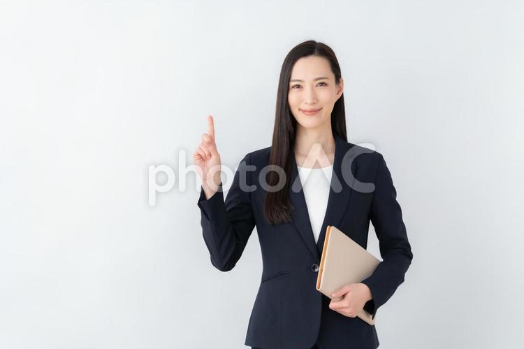 白バックの若いビジネスウーマン 女性,ビジネスウーマン,ビジネスの写真素材