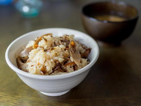 舞茸ごはん 炊き込みご飯 舞茸ごはん,炊き込みご飯,舞茸の写真素材