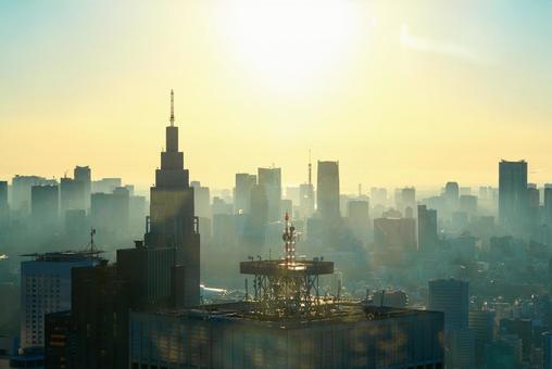 朝の高層ビル 都会 日の出 東京 朝の高層ビル 都会 日の出 東京 朝日,夕日,朝焼けの写真素材