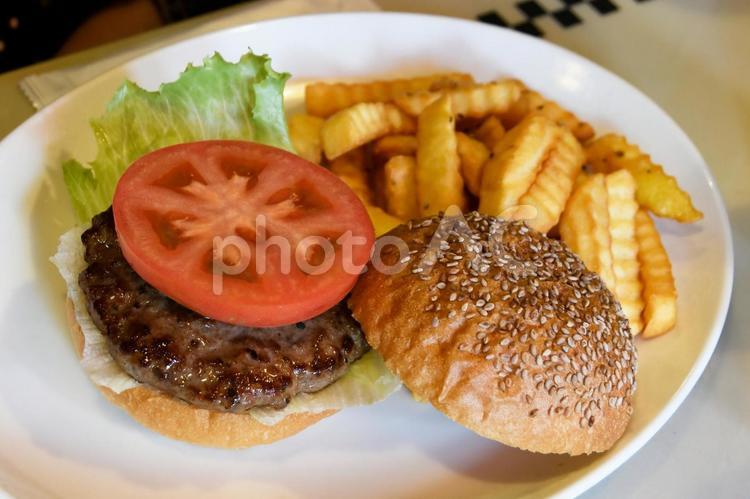 ハンバーガーとポテト 肉,ハンバーグ,ハンバーガーの写真素材