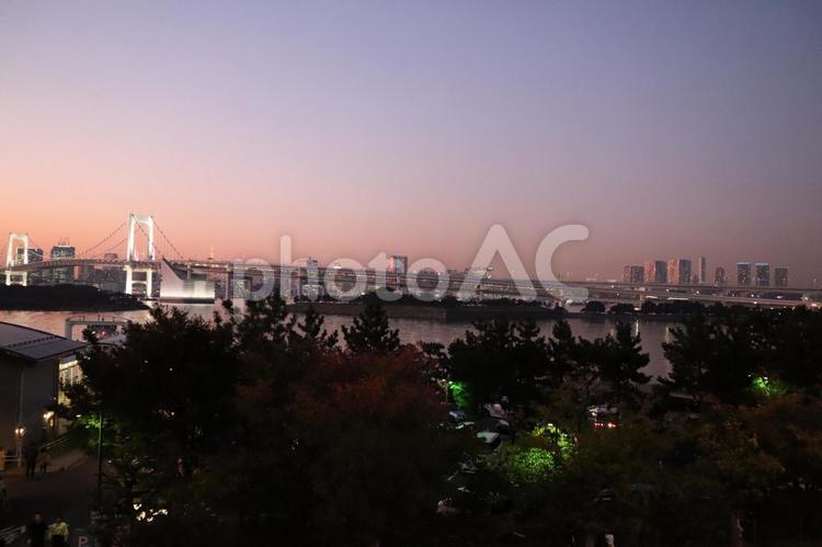 アクアシティからの夜景　秋05 お台場,夜景,夕焼けの写真素材