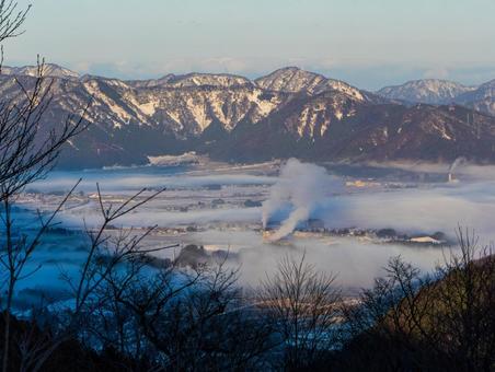荒島岳勝原コースからの冬の大町市 荒島岳勝原コースからの冬の大町市の写真