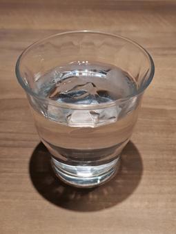 喫茶店の水(お冷)氷入り 喫茶店の水(お冷)氷入り 水,アイスウォーター,お冷の写真素材