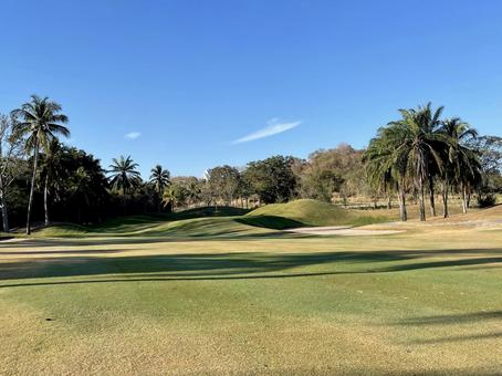タイのゴルフ場の朝の景色 ゴルフ,ゴルフ場,空の写真素材