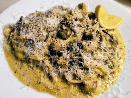 キノコたっぷりのカルボナーラ パスタ,カルボナーラ,こってりの写真素材