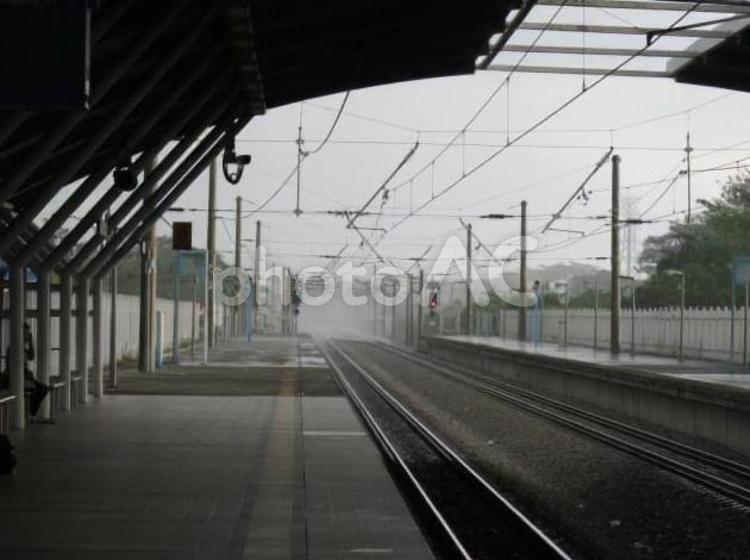 マレーシア　駅ホームのスコール マレーシア,海外,旅行の写真素材