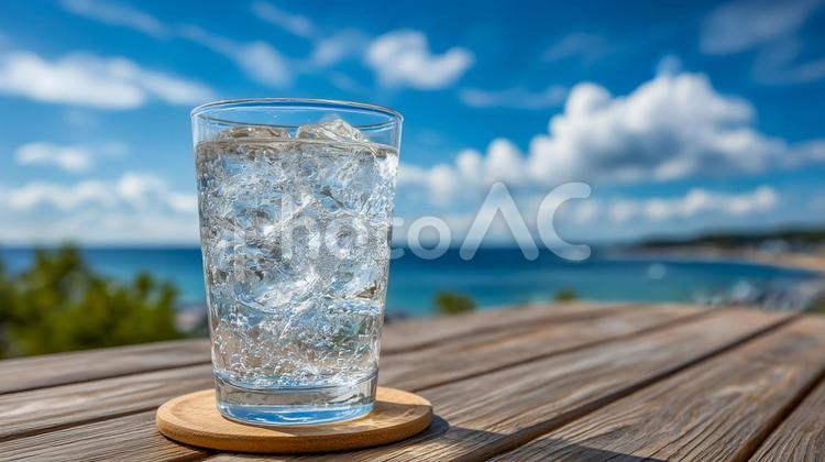 夏の海と冷たい炭酸水 炭酸水,冷たい,グラスの写真素材