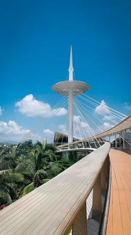 青空に映える海南島の近未来的な歩道橋 海南島,中国,アウトレットの写真素材