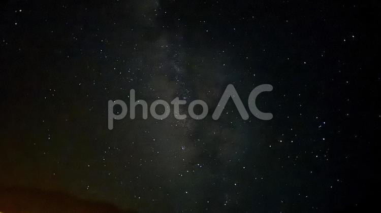 iPhoneで撮影した夏の夜空（天の川） 夜空,星空,満天の星の写真素材