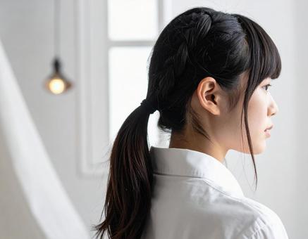 女性の後ろ姿 女性の後ろ姿の写真
