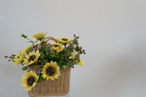フラワーバスケット ひまわり フラワーバスケット ひまわり ヒマワリ,黄色い花,花の写真素材