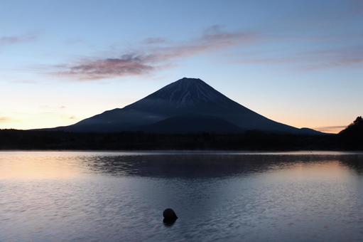 黎明の富士 朝,光,静けさの写真素材