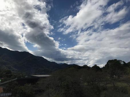吸い込まれる雲 雲,空,晴れの写真素材