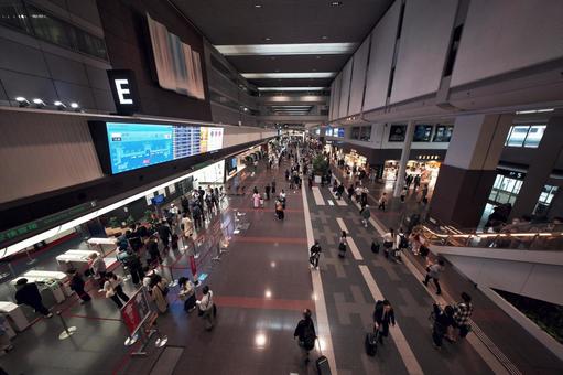 羽田空港第1ターミナル出発ロビー北ピア側 羽田空港第1ターミナル出発ロビー北ピア側 羽田空港,第1ターミナル,出発ロビーの写真素材