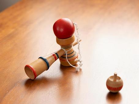 机のけん玉とコマ けん玉,コマ,駒の写真素材