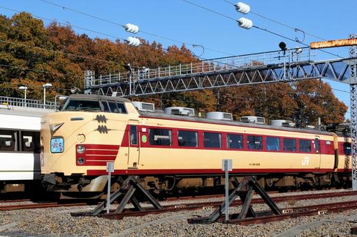 485系国鉄色の横顔 485系,国鉄色,特急形電車の写真素材