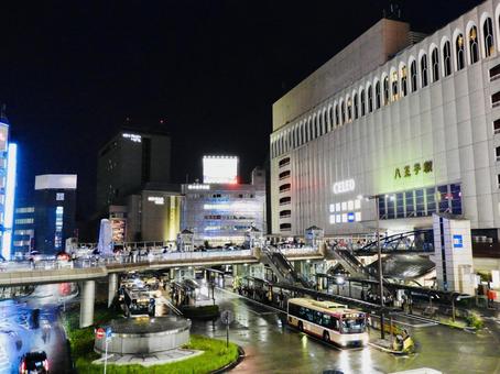 雨の夜の八王子駅前の俯瞰 雨の夜の八王子駅前の俯瞰 八王子駅,八王子市,セレオ八王子の写真素材