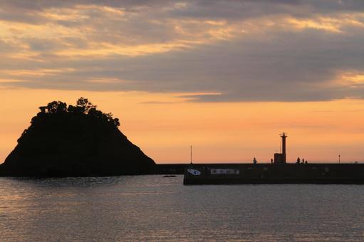 A beautiful sunset seen beyond Nishina Port, JPG A beautiful sunset seen beyond Nishina Port, JPG