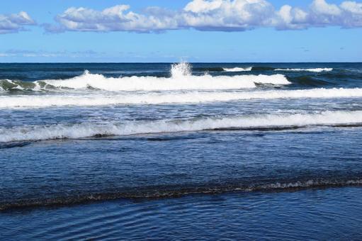 荒波 日本海 庄内浜 荒波,荒波イメージ,荒波風景の写真素材
